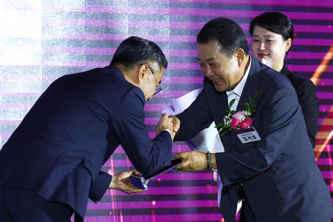 '제7회 강원특별자치도 일자리대상 시상식' 게시글의 사진(16) '2025-06-24 제7회 강원특별자치도 일자리대상 (16).jpg'