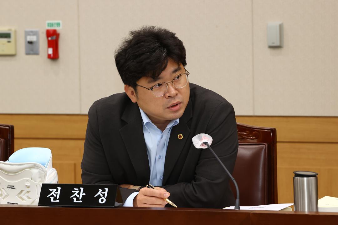 '2024년도 의회운영위원회 행정사무감사(의회사무처소관)' 게시글의 사진(83) '2024-11-06 2024년도 의회운영위원회 행정사무감사(의회사무처소관) (94).jpg'