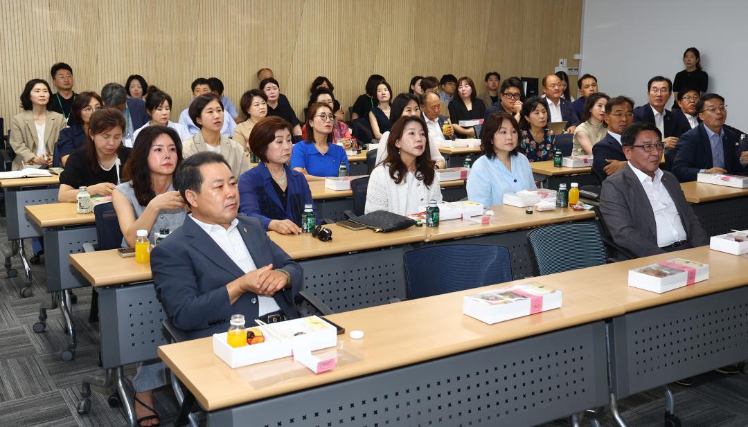 '제20회 강원의정아카데미(AI시대 리더십의 미래를 묻다)' 게시글의 사진(9) '2025-07-10 제20회 강원의정아카데미 (9).jpg'