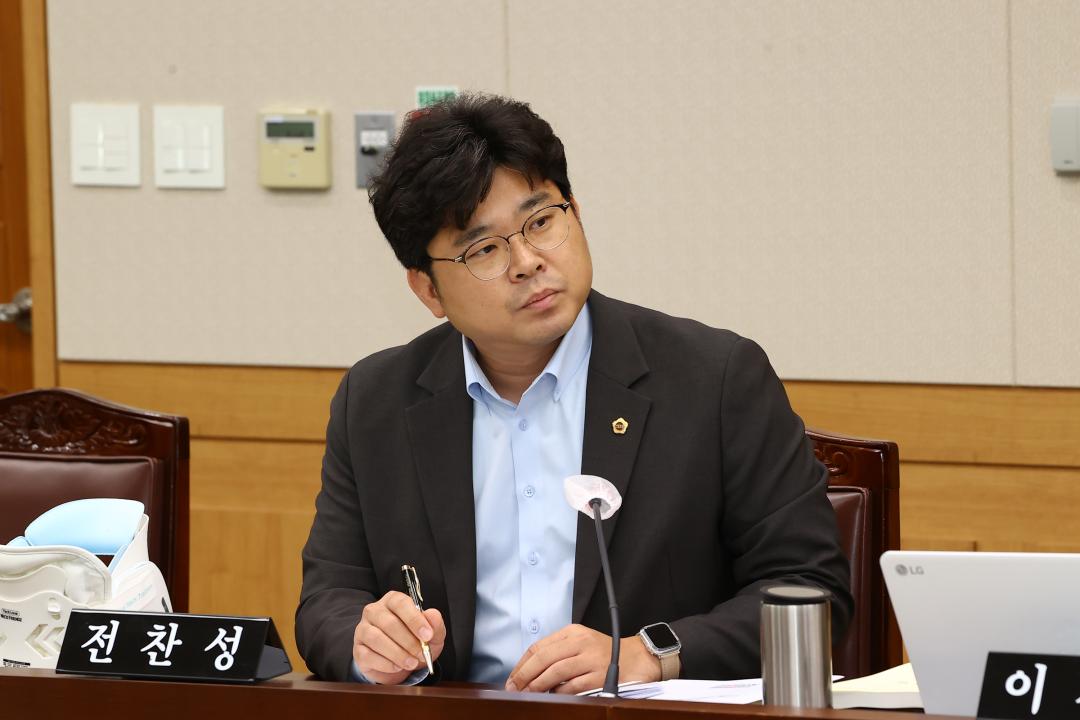 '2024년도 의회운영위원회 행정사무감사(의회사무처소관)' 게시글의 사진(85) '2024-11-06 2024년도 의회운영위원회 행정사무감사(의회사무처소관) (96).jpg'