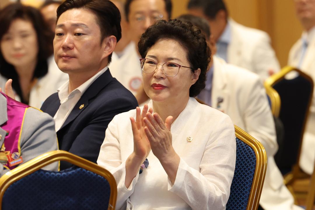 '국제라이온스협회 354-E지구 제42대 제43대 총재 이취임식' 게시글의 사진(25) '2024-07-26 국제라이온스협회 354-E지구 제42대 제43대 총재 이취임식 (24).jpg'