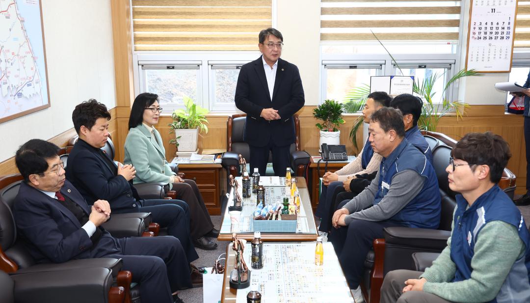 '전국공무원노동조합 소방본부 강원소방지부 안전건설위원회 감사패 전달식' 게시글의 사진(33) '2025-12-12 전국공무원노동조합 소방본부 강원소방지부 안전건설위원회 감사패 전달 (33).jpg'