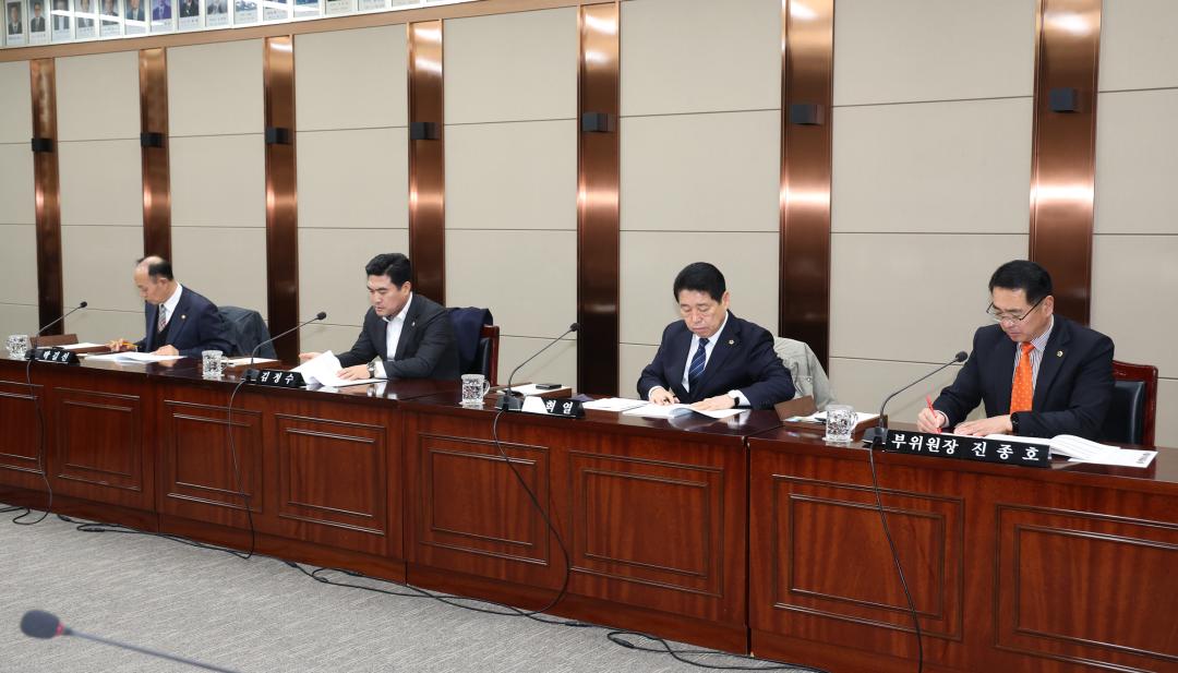 '제334회 제3차 농림수산위원회' 게시글의 사진(7) '2025-02-07 제334회 제3차 농림수산위원회 (5).jpg'