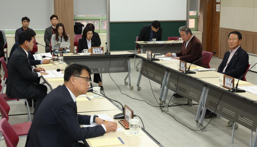 '제333회 농림수산위원회 현지시찰(산림과학연구원)' 게시글의 사진(8) '2024-11-14 제333회 농림수산위원회 현지시찰(산림과학연구원) (8).jpg'