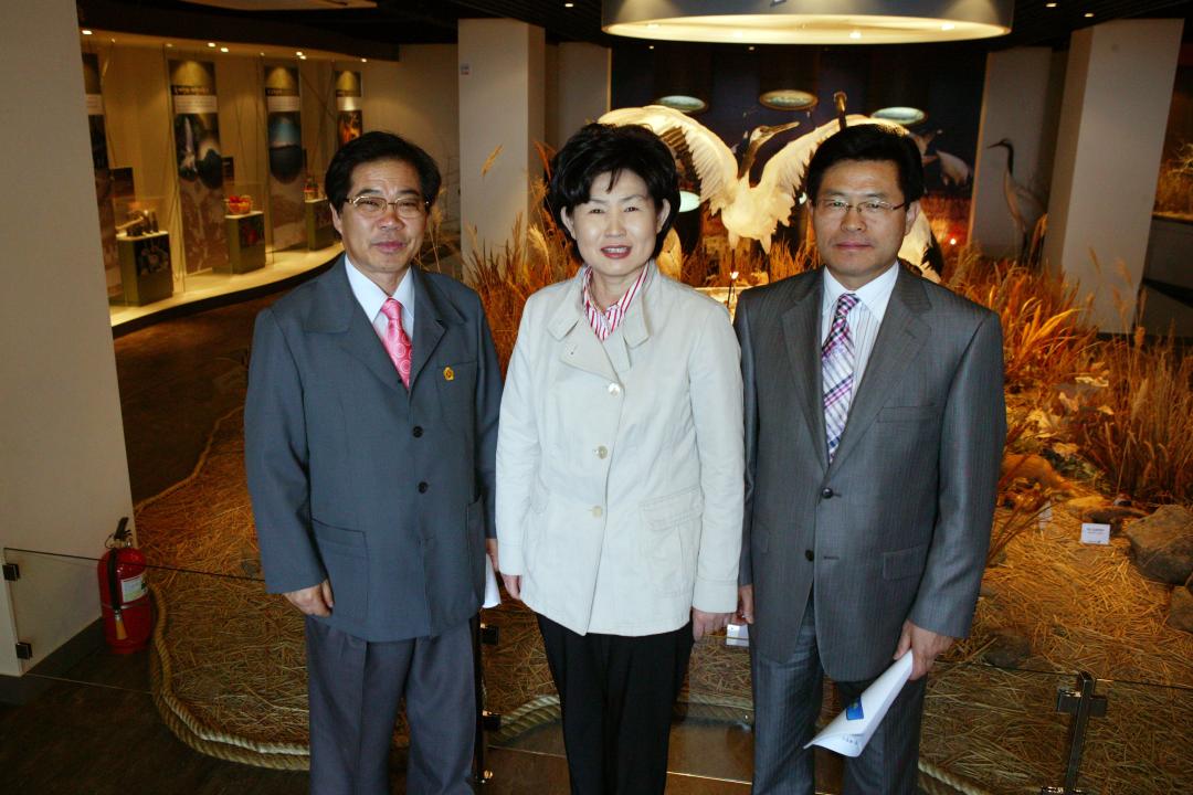 '철원 평화 문화광장 조성공사장 현지시찰' 게시글의 사진(22) '2009-04-14 철원 평화 문화광장 조성공사장 현지시찰 (22).jpg'