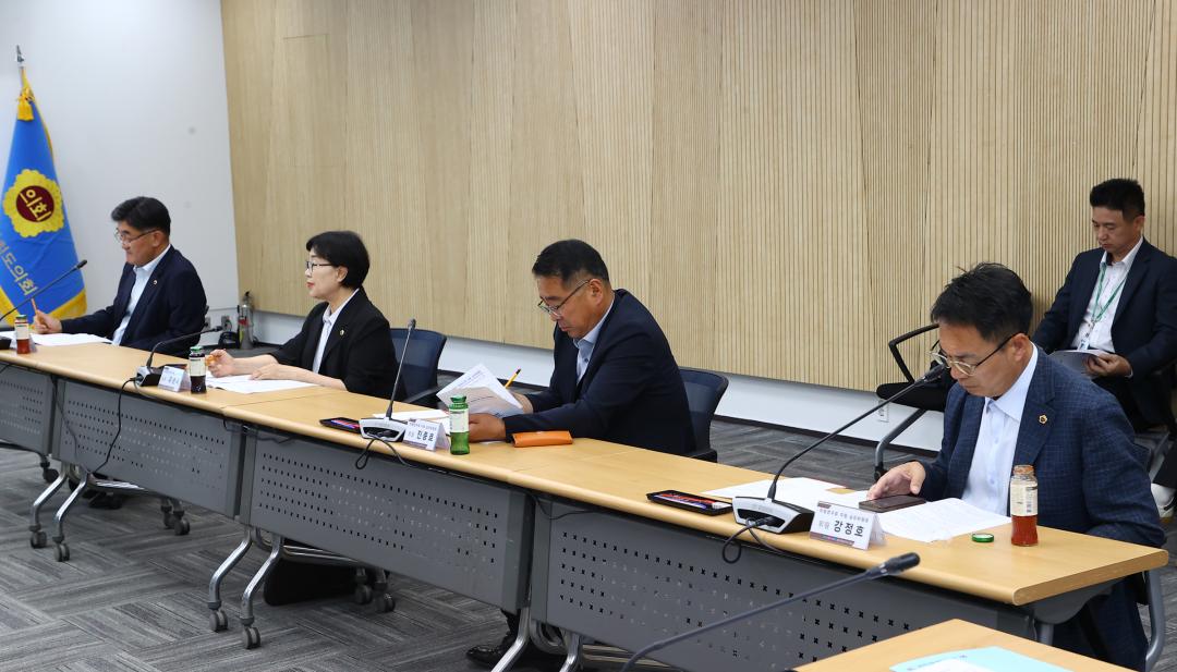 '2025년 제4차 의원연구회 지원 심의위원회' 게시글의 사진(20) '2025-07-08 2025년 제4차 의원연구회 지원 심의위원회 (20).jpg'