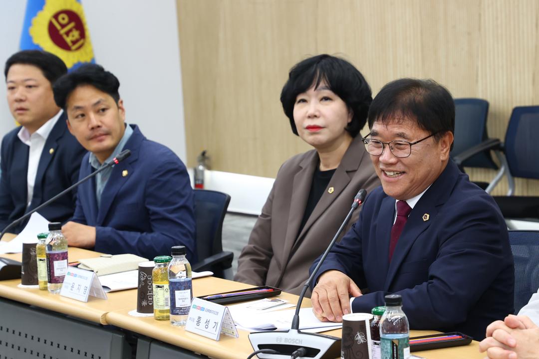 '용인특례시의회 의원연구단체(스마트행정연구회,컬처노믹스III) 내방' 게시글의 사진(12) '2029-09-29 용인특례시의회 의원연구단체(스마트행정연구회,컬처노믹스III) 내방 (11).jpg'