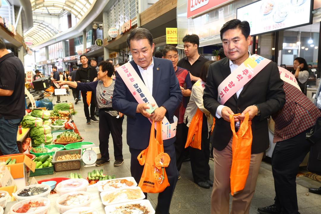 '강원특별자치도의회 추석명절 장보기 행사' 게시글의 사진(8) '2025-09-25 강원특별자치도의회 추석명절 장보기 행사 (8).jpg'