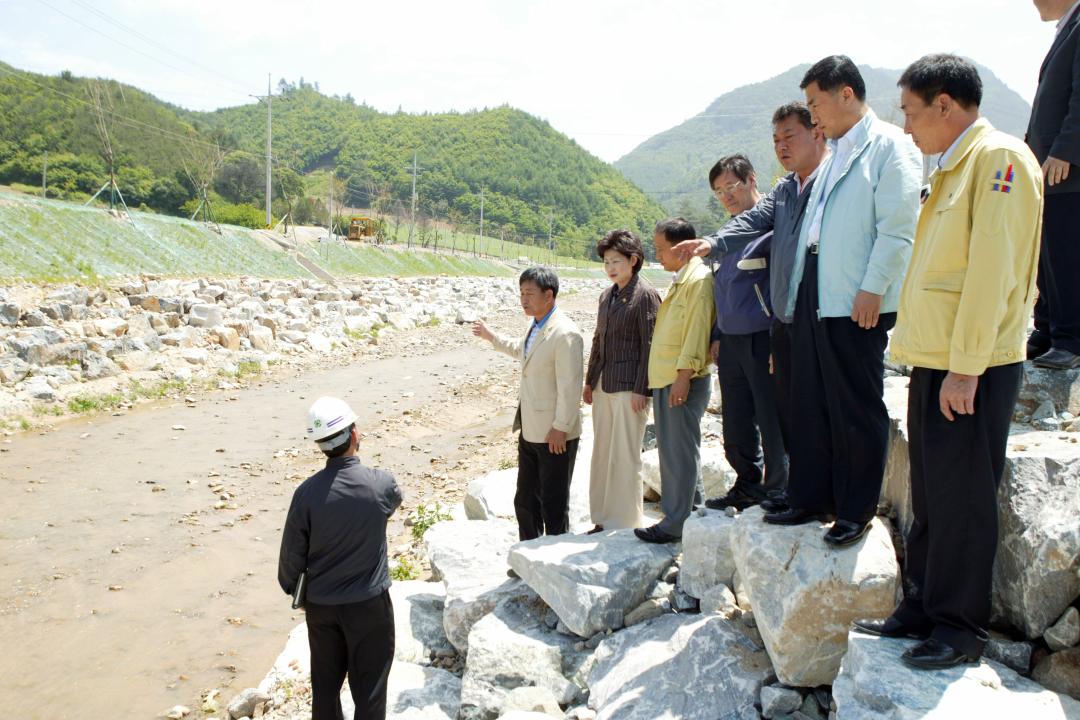'평창 진부 호명지구 수해복구 현지확인' 게시글의 사진(3) '2008-06-20 평창 진부 호명지구 수해복구 현지확인 (3).jpg'