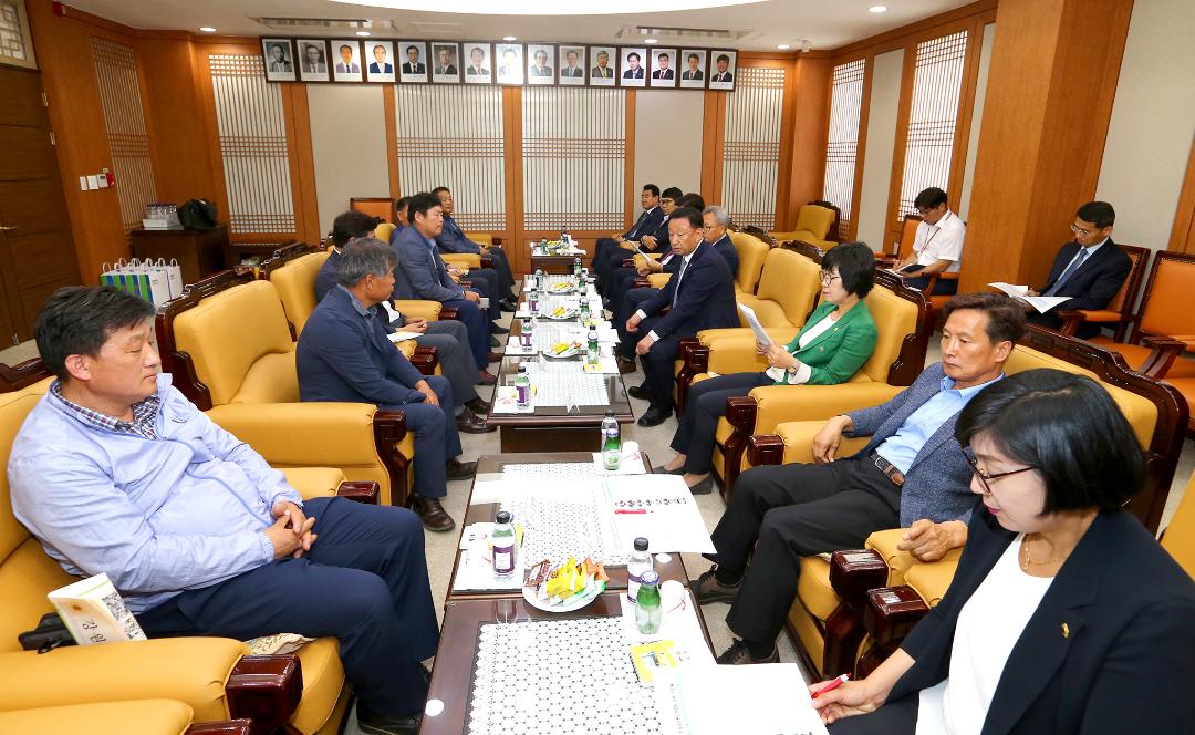'농림수산위원회와 농업인단체와의 간담회' 게시글의 사진(4) '2019-06-11 농림수산위원회와 농업인단체와의 간담회 (4).jpg'