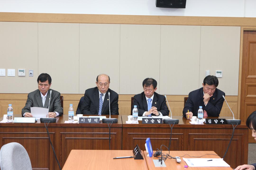 '207회 제1차 농림수산위원회' 게시글의 사진(5) '2011-02-21 207회 제1차 농림수산위원회 (5).jpg'