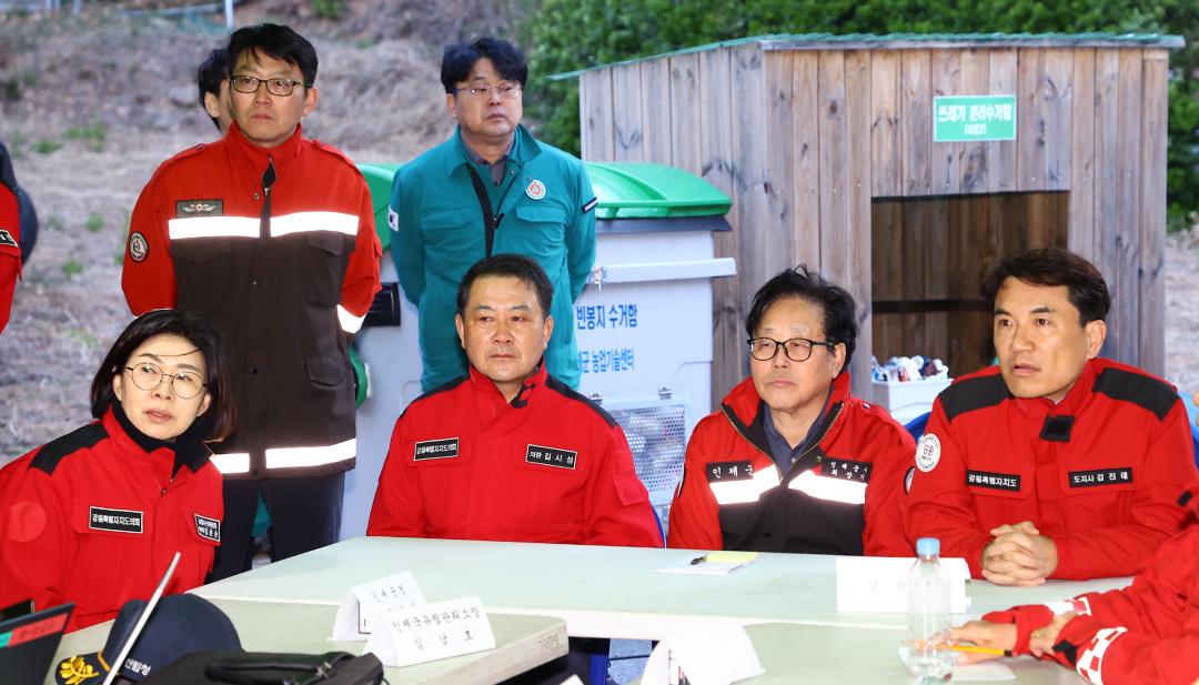 '인제군 산불현장 방문' 게시글의 사진(8) '2025-04-27 인제군 산불현장 방문 (8).jpg'