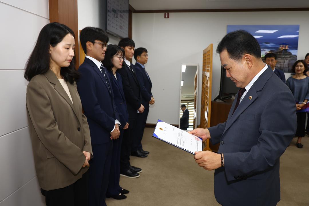 '강원특별자치도의회 신규 임용장 수여식' 게시글의 사진(9) '2025-09-29 임용장 수여식 (9).jpg'