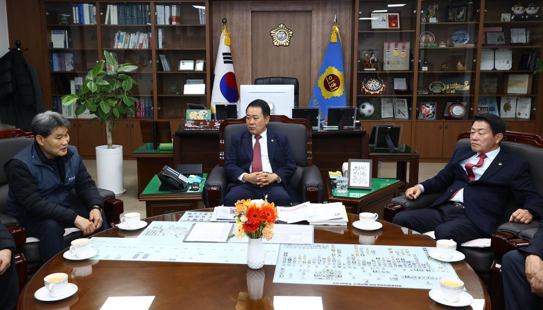 '2025년 강원특별자치도의회 사랑의 연탄 기부 전달식' 게시글의 사진(12) '2025-11-27 2025년 강원특별자치도의회 사랑의 연탄 기부 전달식 (11).jpg'