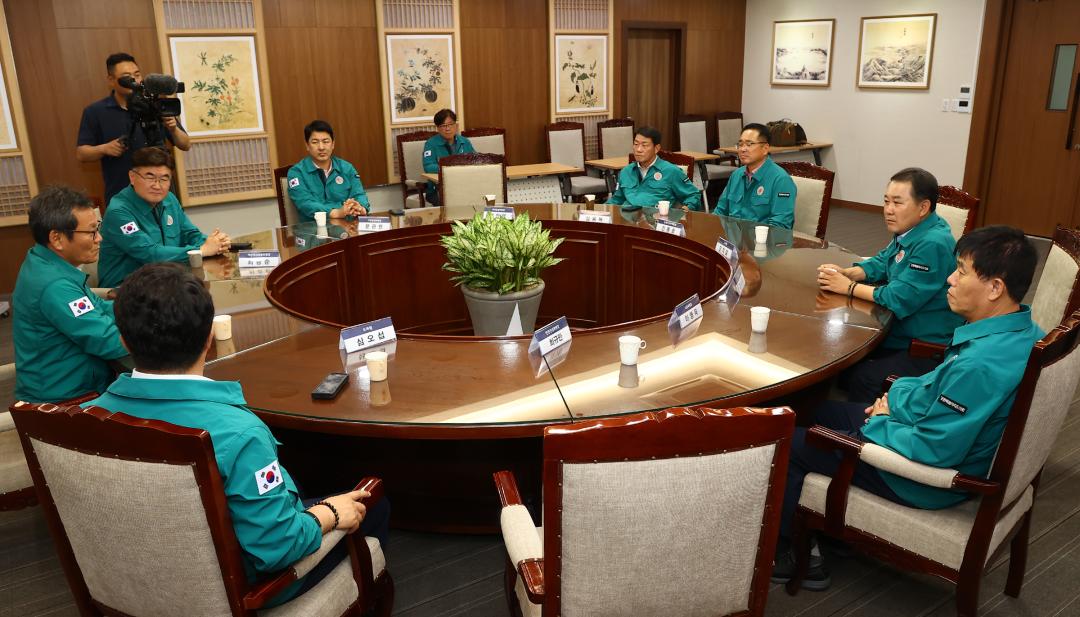 '강원특별자치도의회 강릉시 가뭄위기 극복 생수 전달식' 게시글의 사진(13) '2025-08-28 강원특별자치도의회 강릉시 가뭄위기 극복 생수 전달식 (13).jpg'