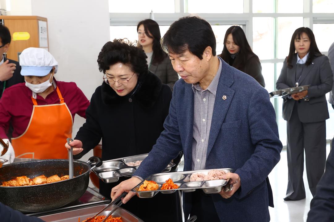 '제335회 교육위원회 학교현장 방문' 게시글의 사진(7) '2025-03-06 제335회 교육위원회 학교현장 방문 (7).jpg'