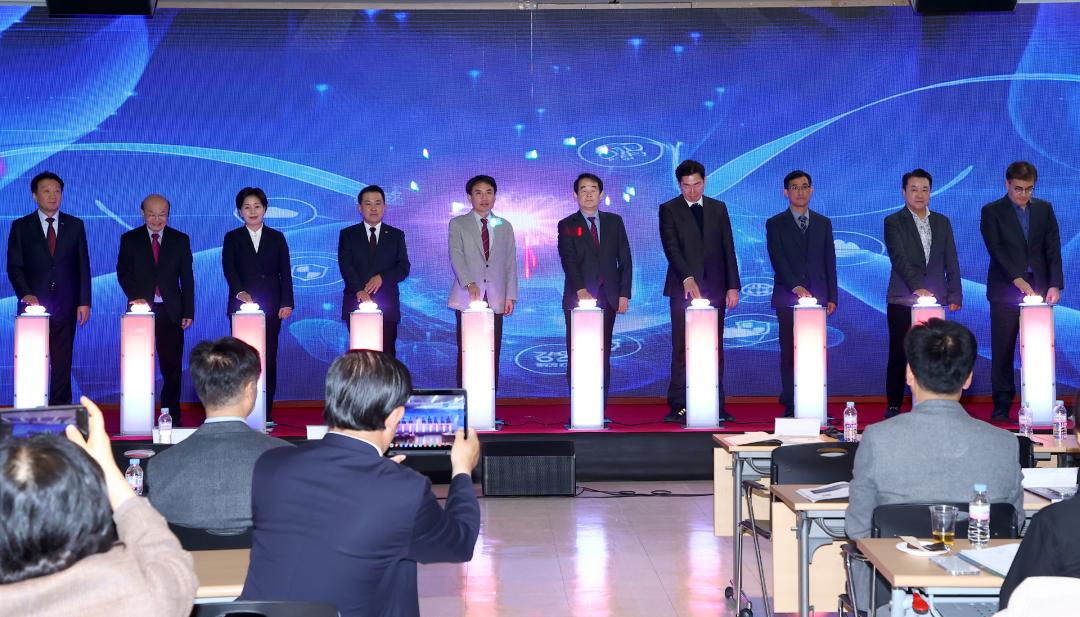 '2025강원특별자치도 반도체포럼' 게시글의 사진(14) '2025-10-29 2025강원특별자치도 반도체포럼 (15).jpg'