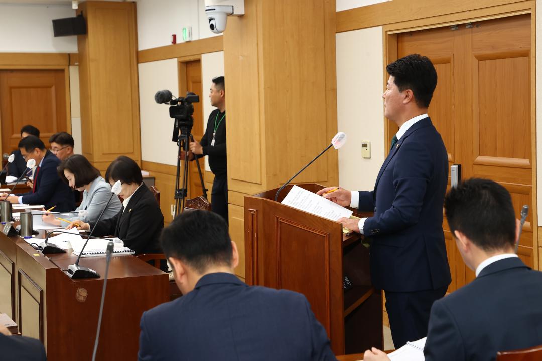 '제336회 제1차 의회운영위원회' 게시글의 사진(21) '2025-04-08 제336회 제1차 의회운영위원회 (21).jpg'