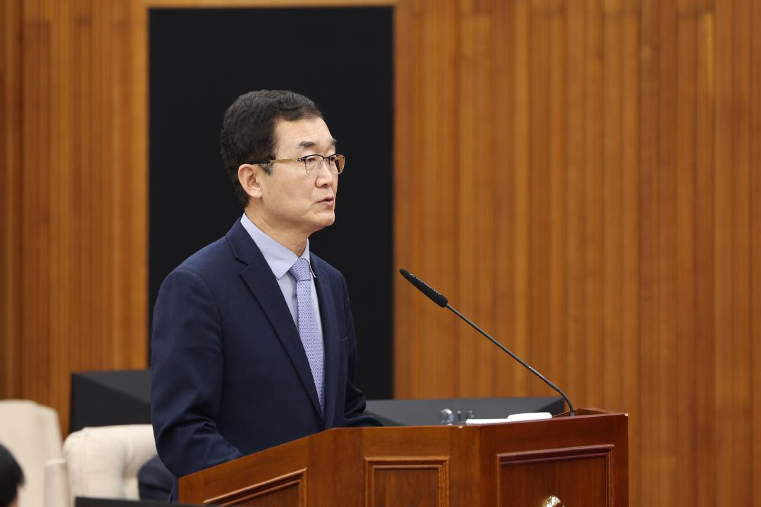 '제335회 제2차 본회의(제1차 도정 및 교육행정에 관한 질문)' 게시글의 사진(122) '2025-03-11 제335회 제2차 본회의(제1차 도정 및 교육행정에 관한 질문) (122) 정광열 경제부지사.jpg'
