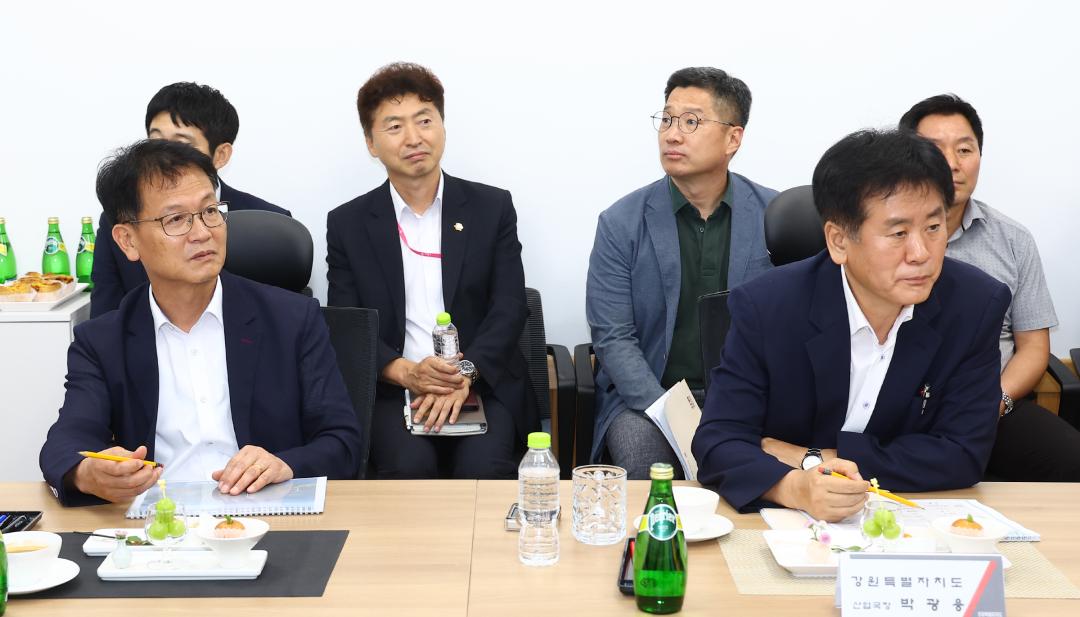 '제339회 경제산업위원회 현지시찰' 게시글의 사진(15) '2025-07-14 제339회 경제산업위원회 현지시찰(태백가덕산 풍력발전) (14).jpg'