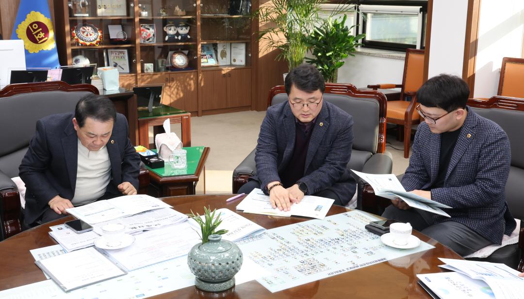 '교육위원회 IB 교육기관 벤치마킹 결과보고회' 게시글의 사진(6) '2025-02-10 교육위원회 간담 (6).jpg'