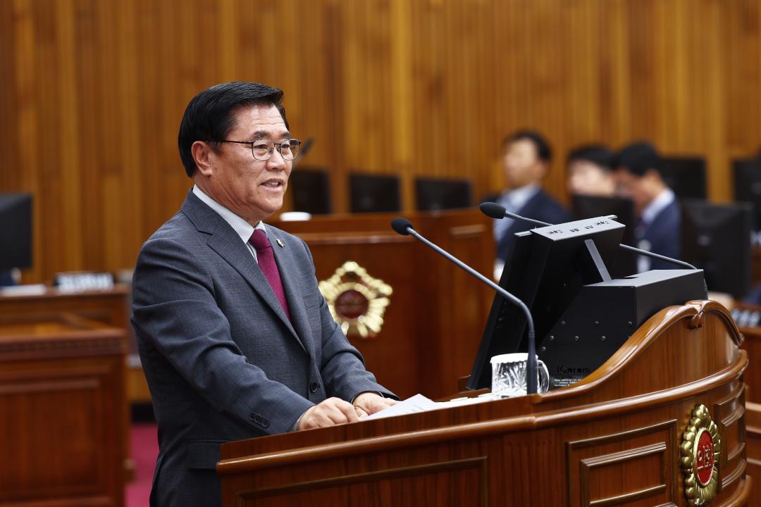 '제344회 제2차 본회의(2026년도 제1회 도정 및 교육행정에 관한 질문)' 게시글의 사진(83) '2026-04-02 제344회 제2차본회의(2026년도 제1회 도정 및 교육행정에 관한 질문) (83) 홍성기 의원.jpg'