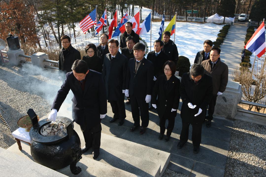 '강원도의회 신년 충렬탑 참배' 게시글의 사진(27) '2015-01-02 강원도의회 신년 충렬탑 참배 (27).jpg'