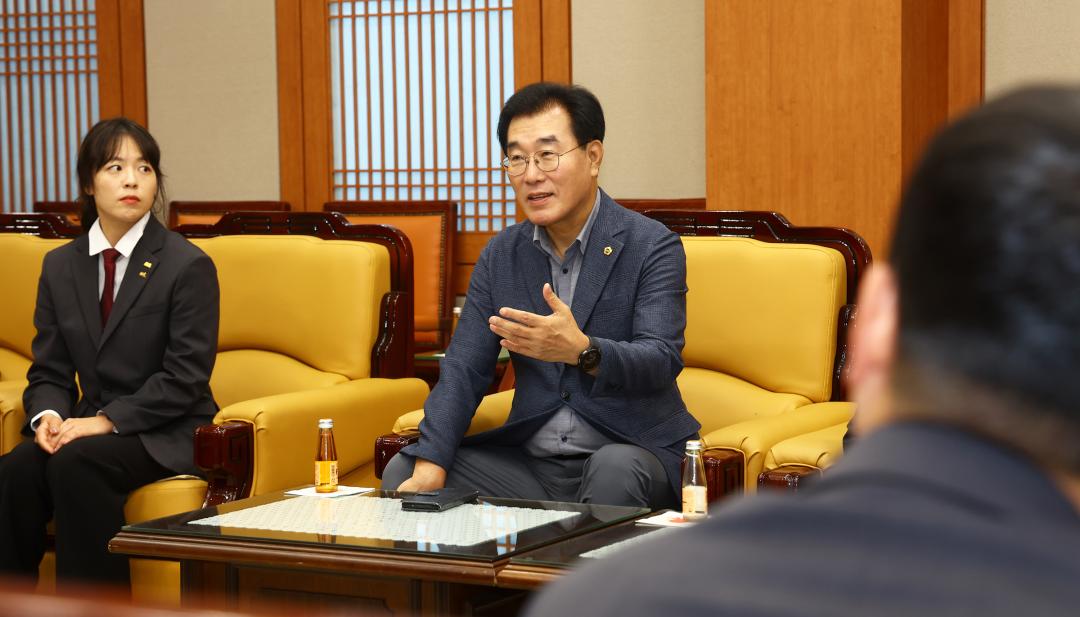 '강원특별자치도의회 방문(강원청년회의소)' 게시글의 사진(12) '2026-08-27 강원특별자치도의회 방문(강원청년회의소) (11).jpg'
