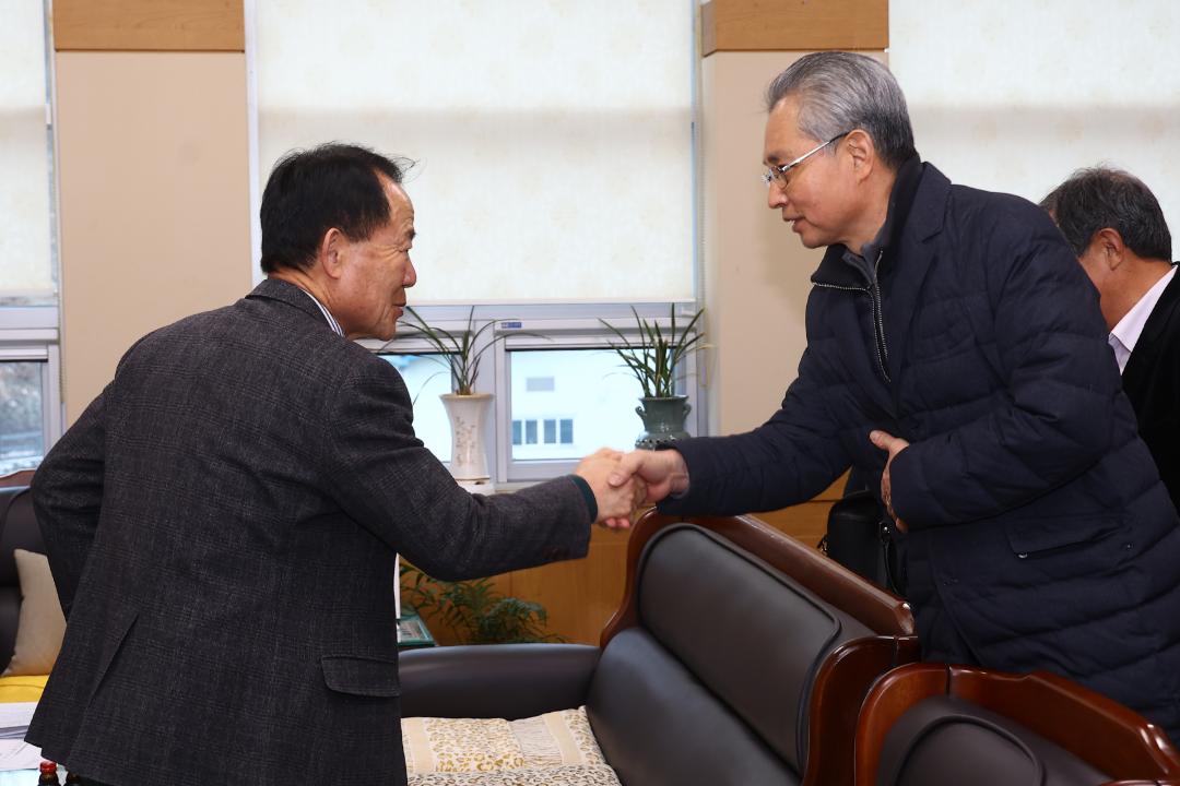 '강원특별자치도의회 농림수산위원회-강원산채연구회 간담회' 게시글의 사진(5) '2026-02-04 농림수산위원회-강원산채연구회 간담 (2).jpg'