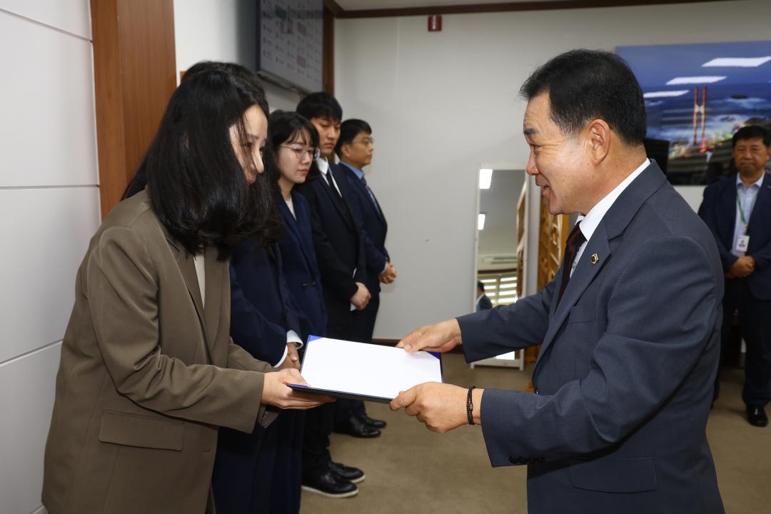 '강원특별자치도의회 신규 임용장 수여식' 게시글의 사진(10) '2025-09-29 임용장 수여식 (10).jpg'