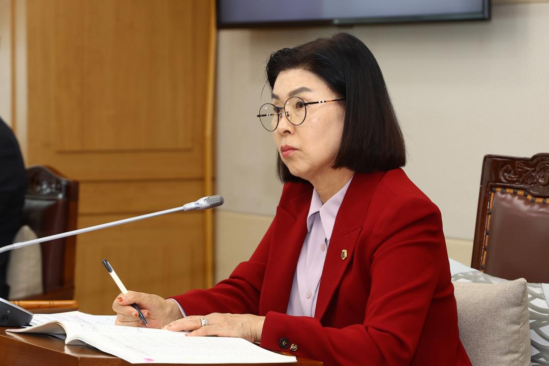 '제342회 제1차 농림수산위원회(2025년도 행정사무감사(보건환경연구원))' 게시글의 사진(11) '2025-11-05 제342회 제1차 농림수산위원회(2025년도 행정사무감사(보건환경연구원)) (11).jpg'