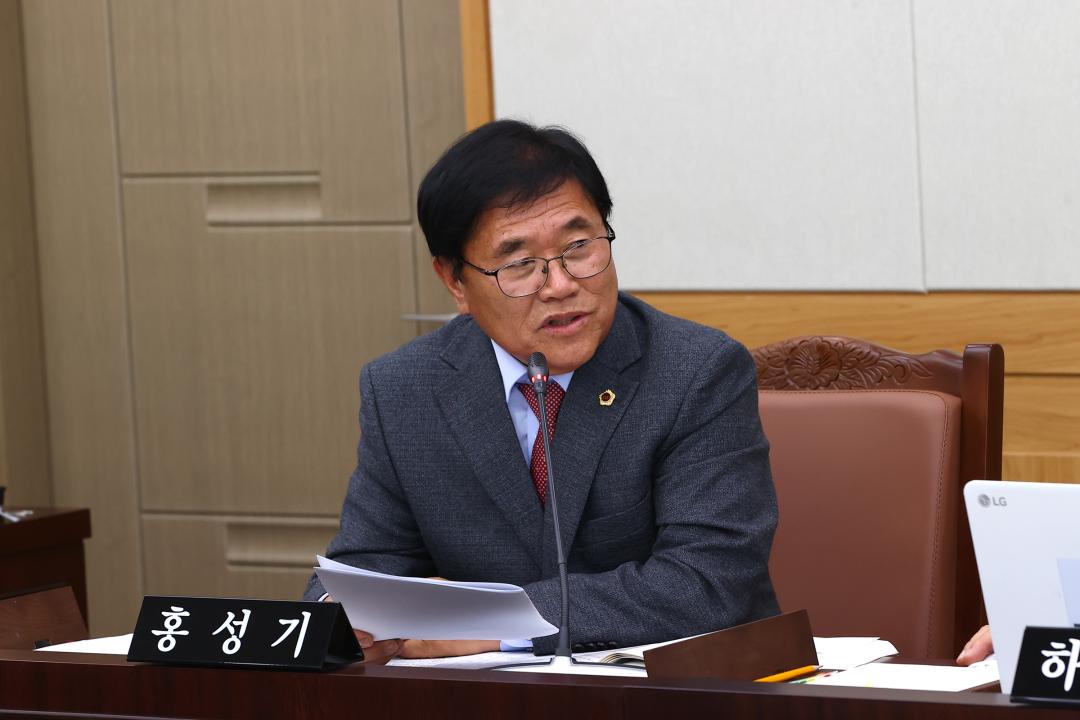 '2025년도 안전건설위원회 행정사무감사(건설교통국)' 게시글의 사진(66) '2025-11-07 2025년도 안전건설위원회 행정사무감사(건설교통국) (66).jpg'