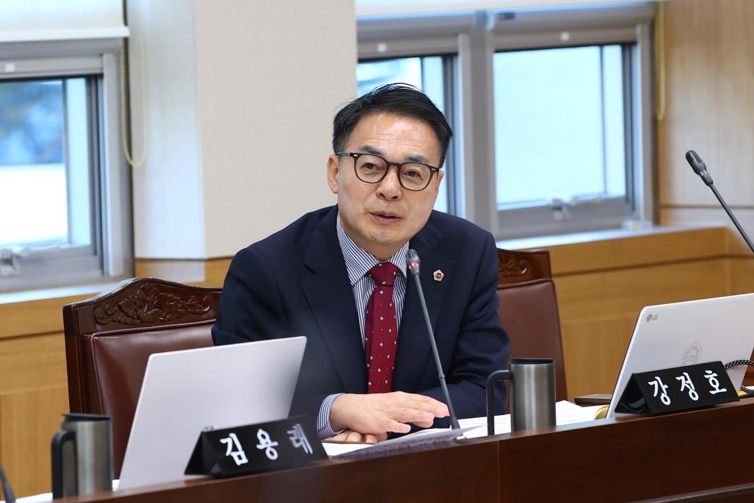 '2025년도 의회운영위원회 행정사무감사(의회사무처)' 게시글의 사진(75) '2025-11-05 2025년도 의회운영위원회 행정사무감사(의회사무처) (75).jpg'