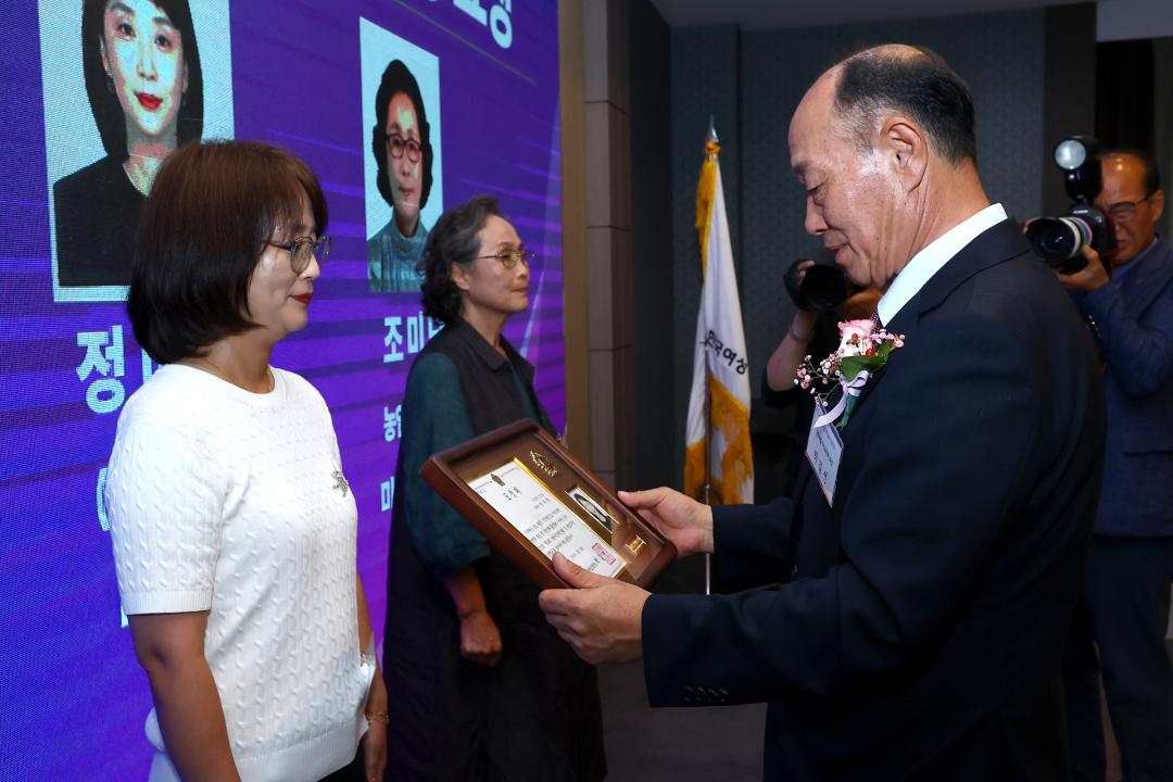 '제26회 강원여성경제인대회 창립 27주년 기념식' 게시글의 사진(20) '2026-07-15 제26회 강원여성경제인대회 창립 27주년 기념식 (20).jpg'