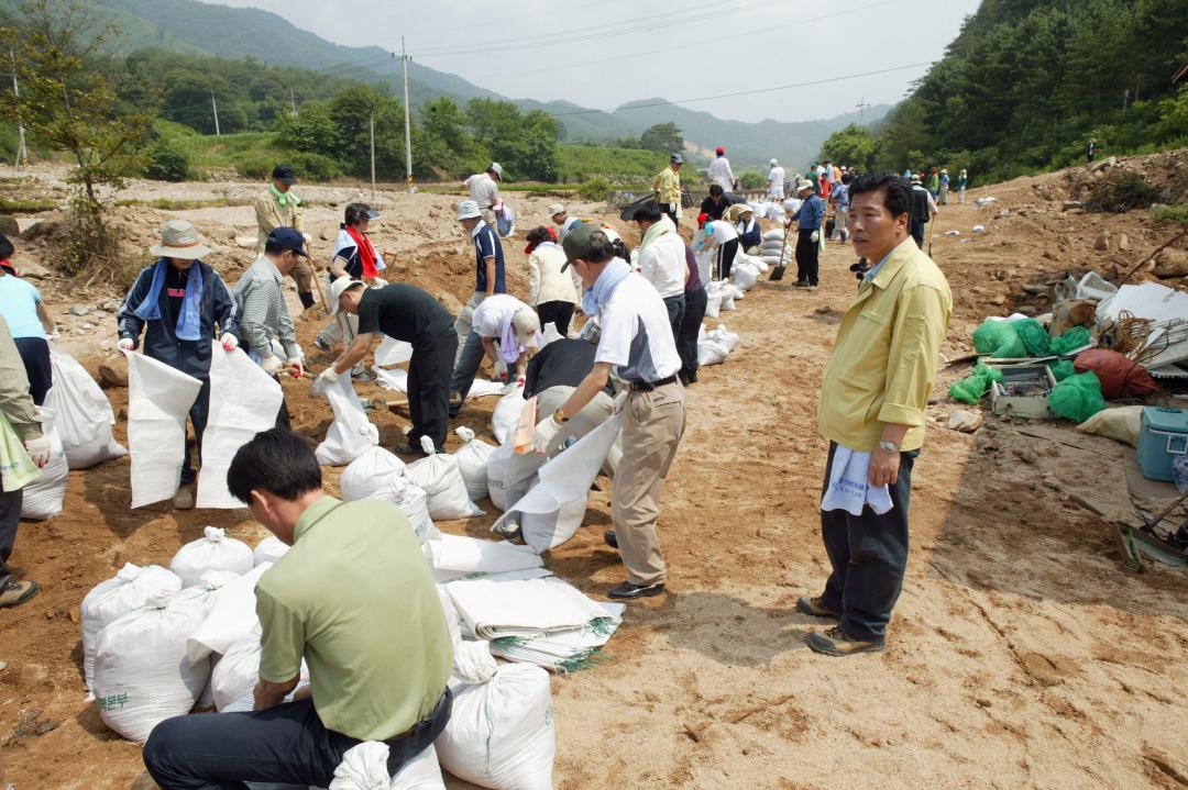 '수해지역 복구 자원봉사' 게시글의 사진(21) '2006-07-25 수해지역 복구 자원봉사 (21).JPG'