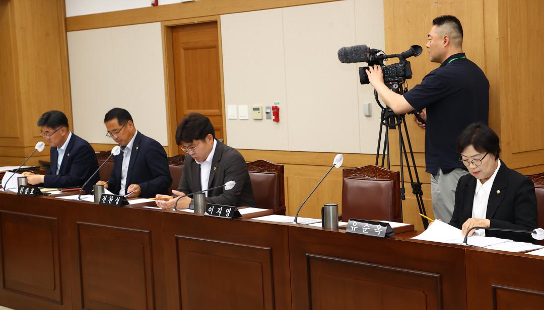 '제338회 제1차 의회운영위원회' 게시글의 사진(8) '2025-06-05 제338회 제1차 의회운영위원회 (8).jpg'