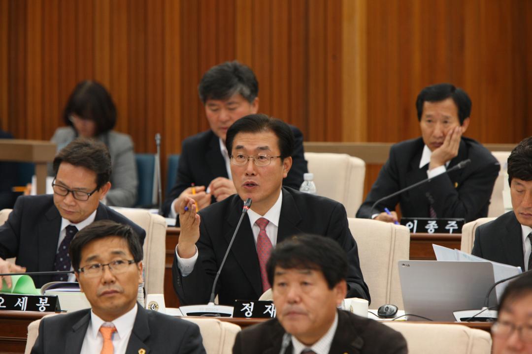 '2015-12-03 제2차 예산결산특별위원회' 게시글의 사진(8) '2015-12-03 2015-12-03 제2차 예산결산특별위원회 (8).JPG'