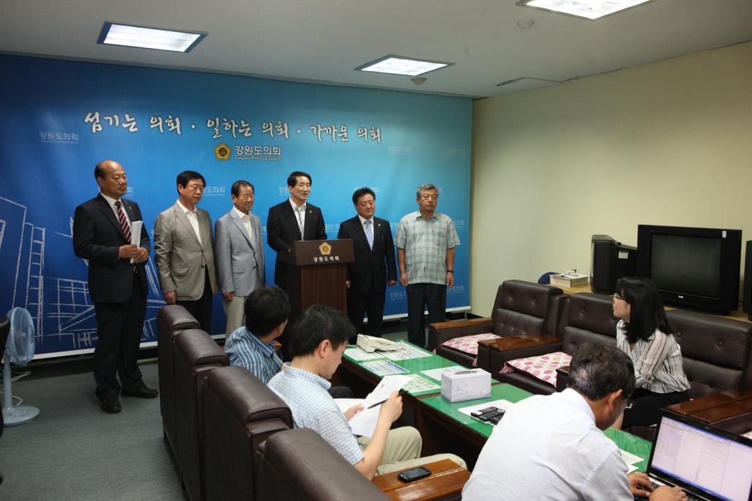 '교육위원회 기자회견' 게시글의 사진(2) '2011-08-01 교육위원회 기자회견 (2).jpg'