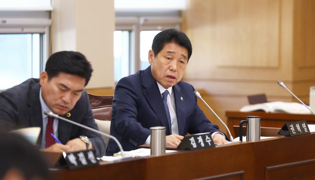 '제342회 제1차 농림수산위원회(2025년도 행정사무감사(보건환경연구원))' 게시글의 사진(17) '2025-11-05 제342회 제1차 농림수산위원회(2025년도 행정사무감사(보건환경연구원)) (17).jpg'