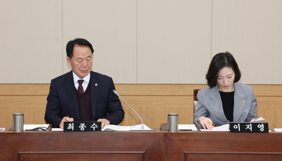 '제334회 제1차 농림수산위원회' 게시글의 사진(10) '2025-02-05 제334회 제1차 농림수산위원회 (8).jpg'