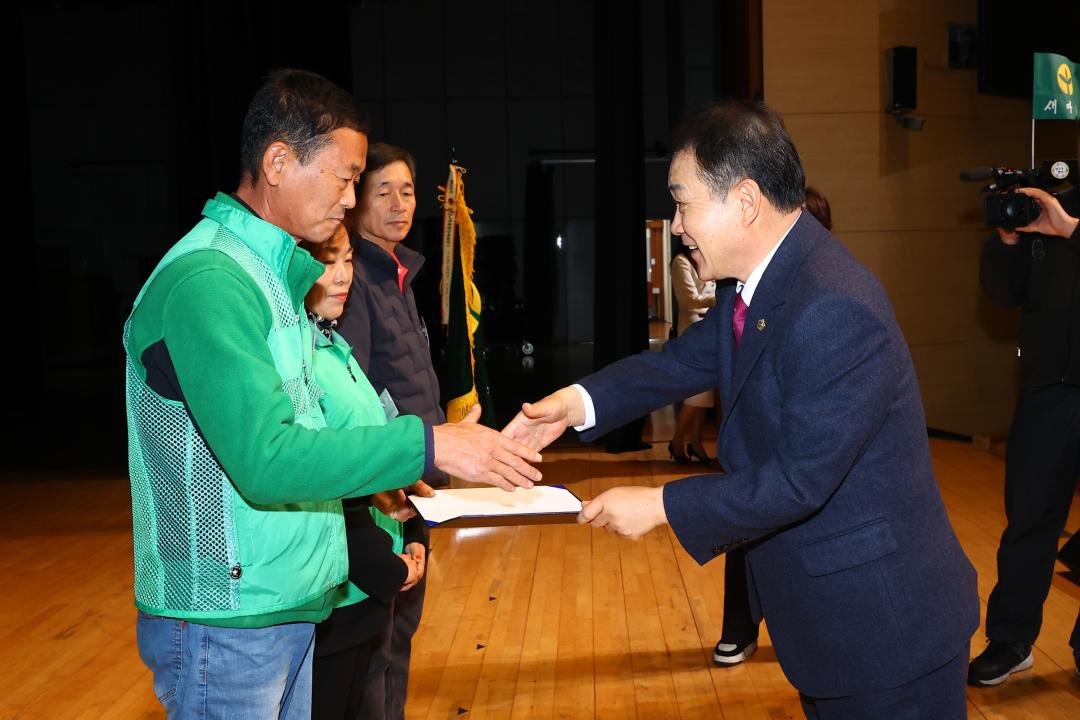 '강원특별자치도 새마을지도자대회' 게시글의 사진(19) '2025-11-26 강원특별자치도 새마을지도자대회 (19).jpg'