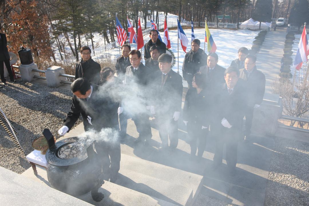 '강원도의회 신년 충렬탑 참배' 게시글의 사진(30) '2015-01-02 강원도의회 신년 충렬탑 참배 (30).jpg'