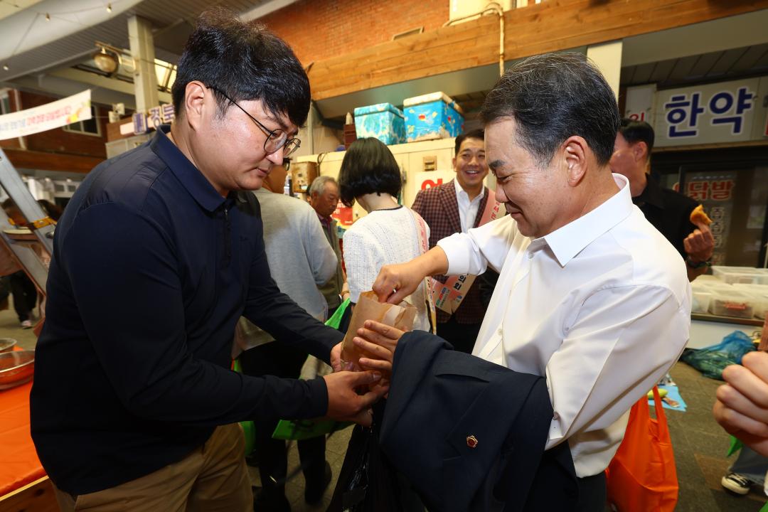 '강원특별자치도의회 추석명절 장보기 행사' 게시글의 사진(22) '2025-09-25 강원특별자치도의회 추석명절 장보기 행사 (22).jpg'