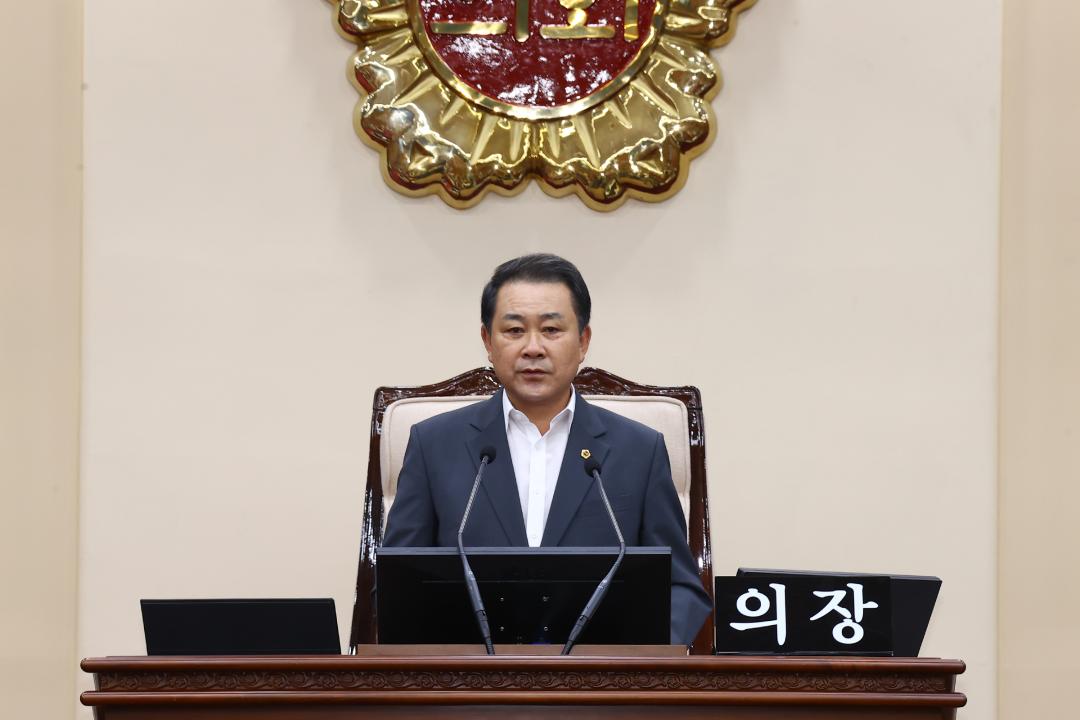 '제339회 제2차 본회의' 게시글의 사진(10) '2025-07-17 제339회 제2차 본회의 (10) 회의진행 김시성의장.jpg'