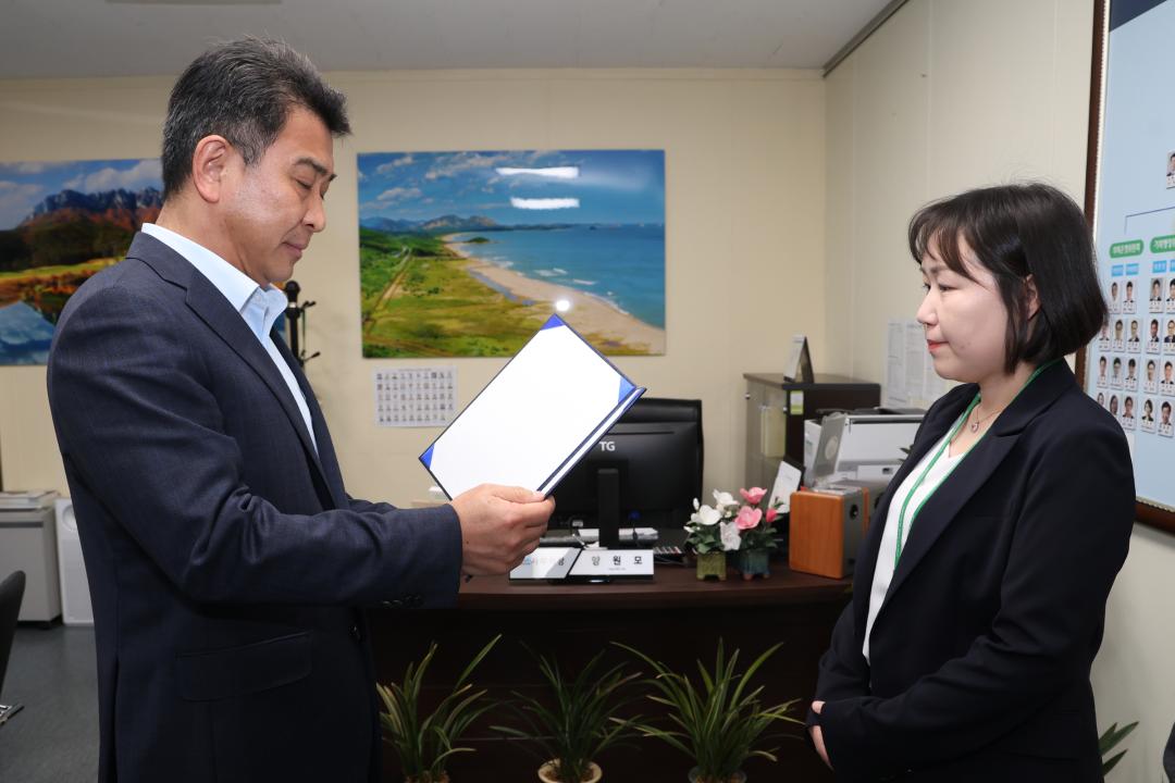 '강원특별자치도의회 임용장 수여식' 게시글의 사진(3) '2025-04-28 임용장 수여식 (1).jpg'