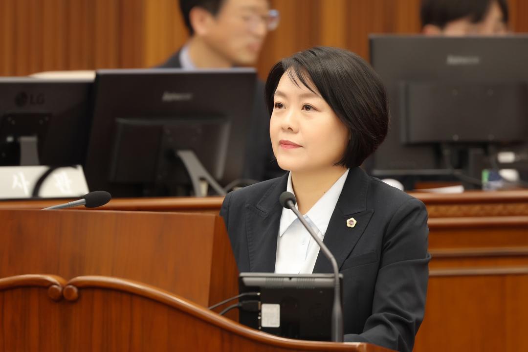 '제335회 제2차 본회의(제1차 도정 및 교육행정에 관한 질문)' 게시글의 사진(94) '2025-03-11 제335회 제2차 본회의(제1차 도정 및 교육행정에 관한 질문) (94) 박윤미 의원.jpg'