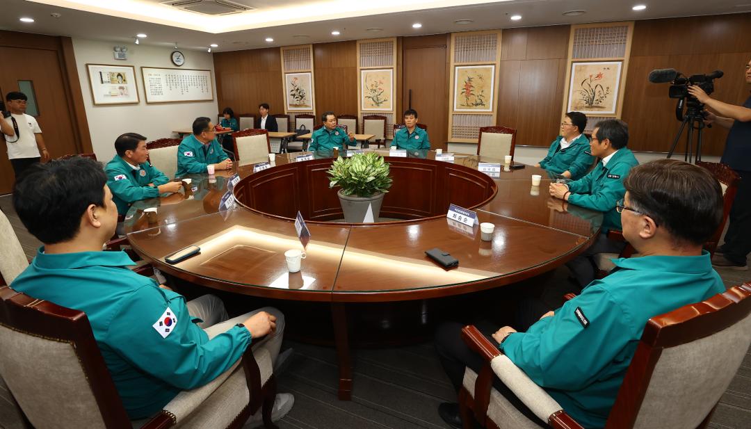 '강원특별자치도의회 강릉시 가뭄위기 극복 생수 전달식' 게시글의 사진(16) '2025-08-28 강원특별자치도의회 강릉시 가뭄위기 극복 생수 전달식 (16).jpg'