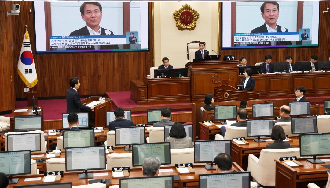 '제335회 제2차 본회의(제1차 도정 및 교육행정에 관한 질문)' 게시글의 사진(91) '2025-03-11 제335회 제2차 본회의(제1차 도정 및 교육행정에 관한 질문) (91) 김진태 도지사-박윤미 의원.jpg'