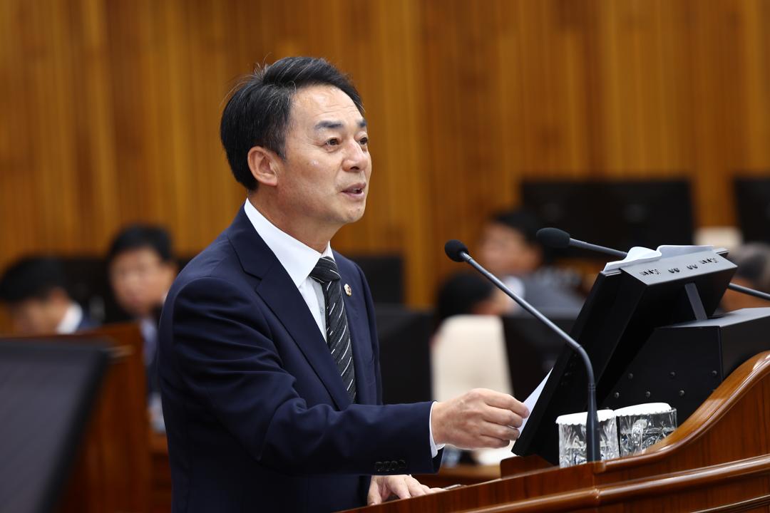 '제341회 제4차 본회의(제3차 도정 및 교육행정에 관한 질문)' 게시글의 사진(17) '2025-10-22 제341회 제4차 본회의(제3차 도정 및 교육행정에 관한 질문) (18) 강정호의원.jpg'