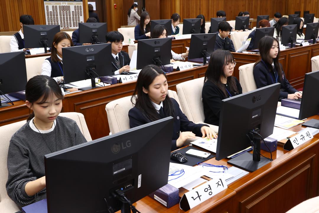 '2026 강원 청소년도의회' 게시글의 사진(17) '2026-04-10 2026 강원 청소년도의회 (16).jpg'